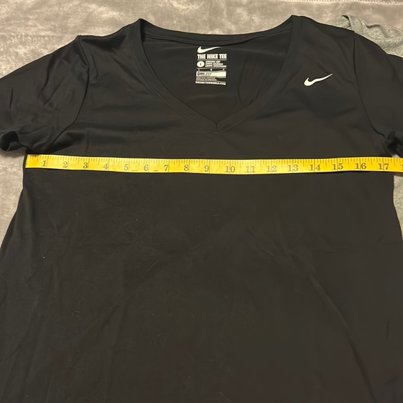 Women’s Nike Dri-Fit set of two T-shirts - Picture 5 of 5